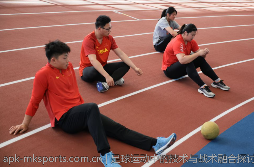 足球运动中的技术与战术融合探讨